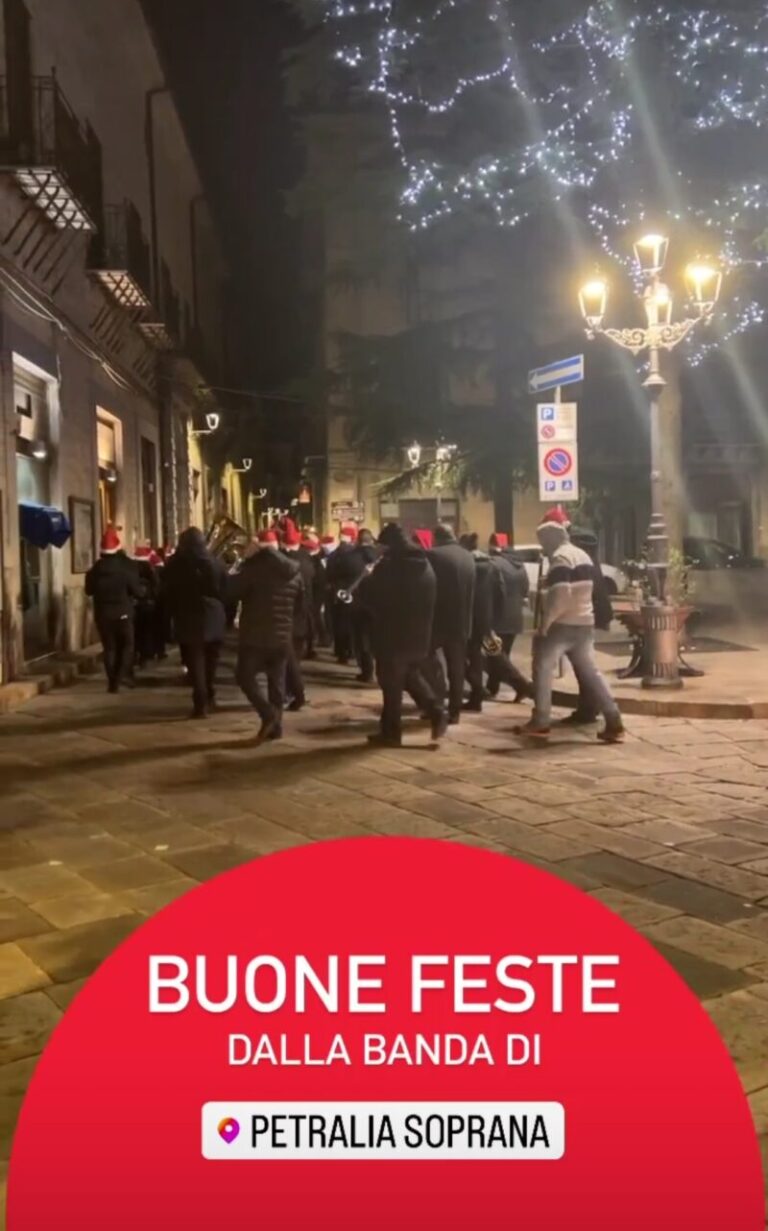 Petralia Soprana: gli auguri della Banda musicale in Piazza del Popolo