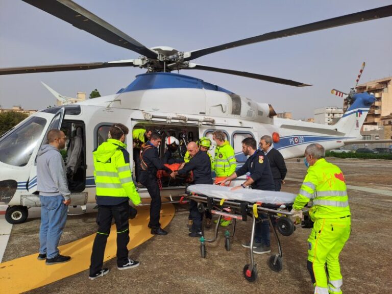 Operaio della forestale gravemente ferito, salvato dall’elisoccorso