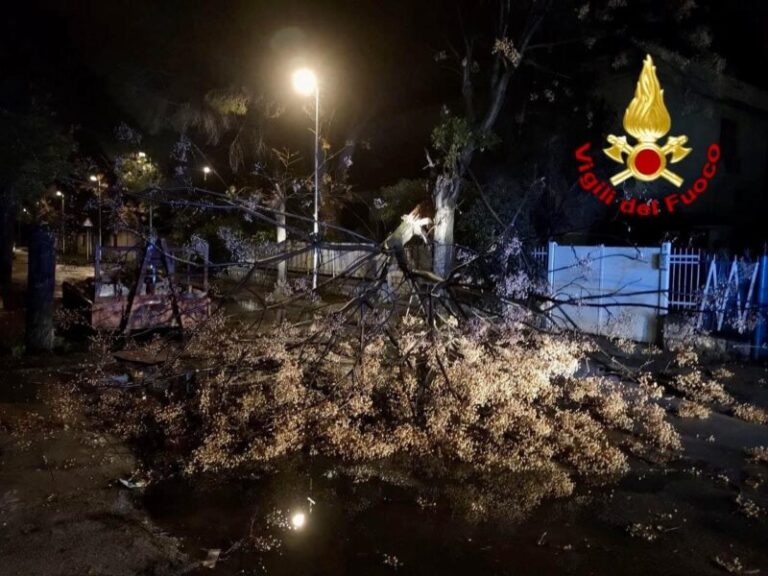 Maltempo nella notte: vigili del fuoco al lavoro a Palermo e nei comuni della provincia FOTO