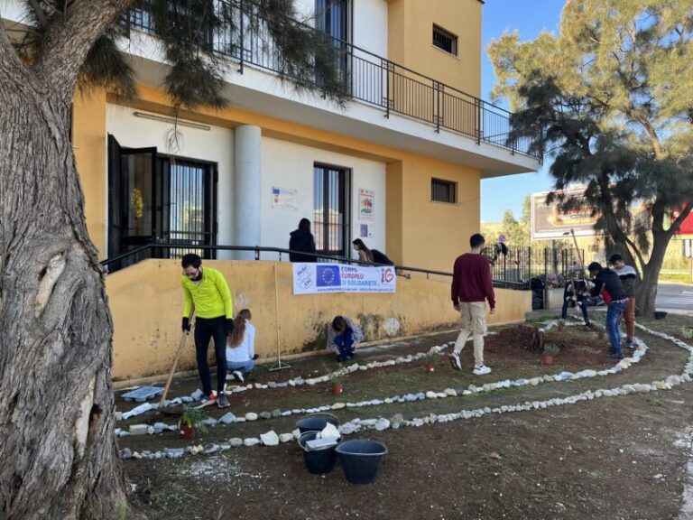 A Palermo con i senza dimora i volontari del Corpo Europeo di Solidarietà, Progetto InformaGiovani con Croce Rossa, Caritas e Opera Don Calabria