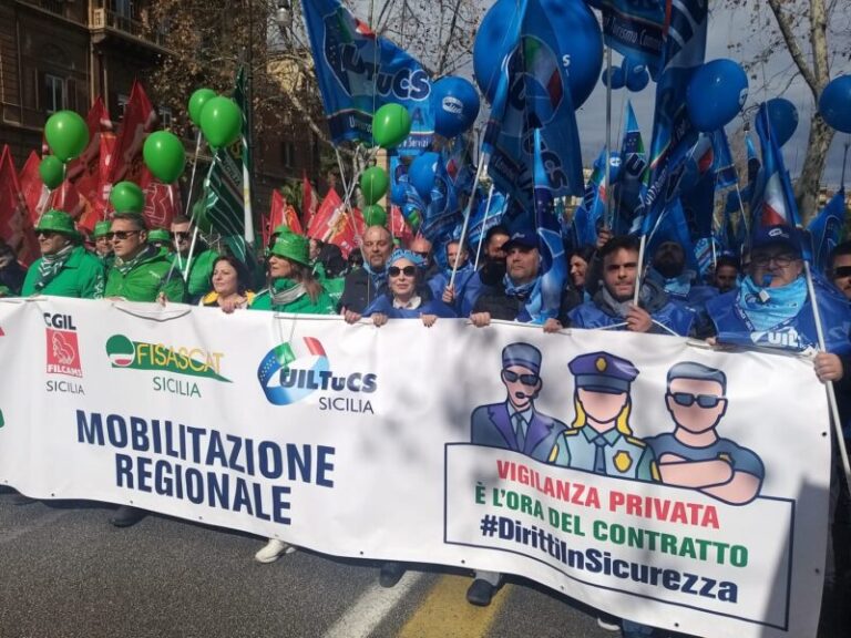 Mille vigilanti in corteo a Palermo per chiedere il rinnovo del contratti