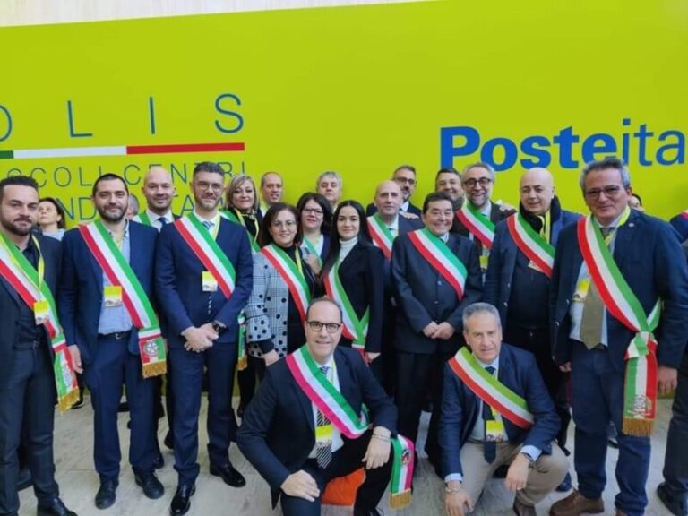 Passaporto e certificati anagrafici anche all’ufficio postale: nei comuni della provincia di Palermo il totem “Progetto Polis”