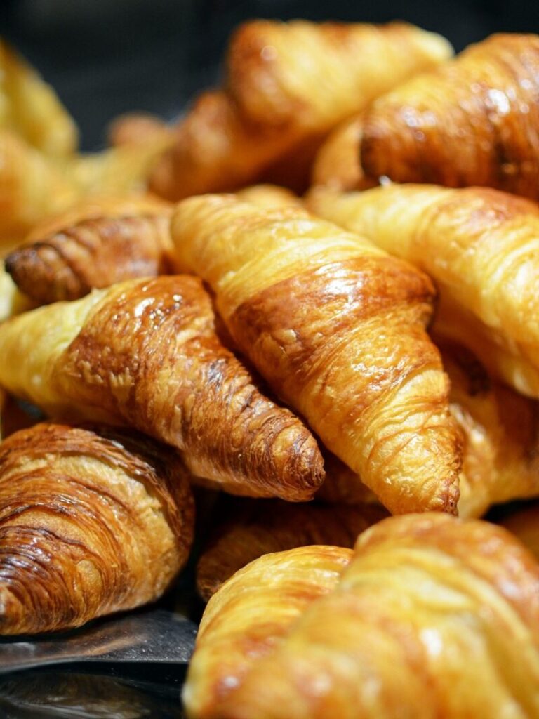 Tragedia sfiorata: 23enne rischia di morire dopo aver mangiato un croissant