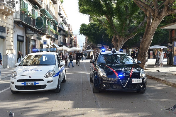 Palermo: si stava spogliando davanti a tre ragazzine, fermato 79enne con precedenti