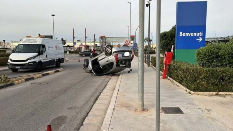 Terribile incidente al Forum Palermo: auto si ribalta, un ferito