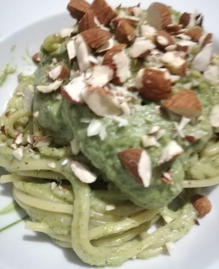 Le ricette di Himera Live: pasta con crema di broccoli e mandorle