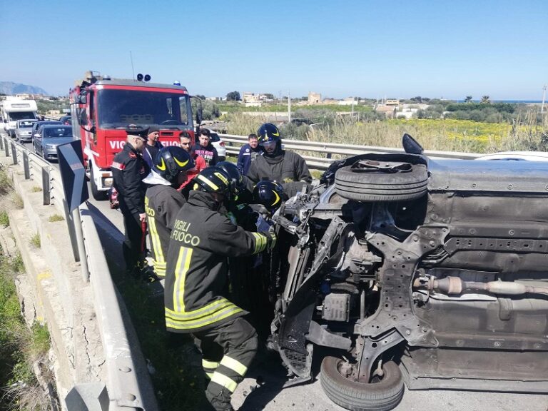 Incidente sul ponte a Ficarazzi: a causa un’ape perde il controllo dell’auto