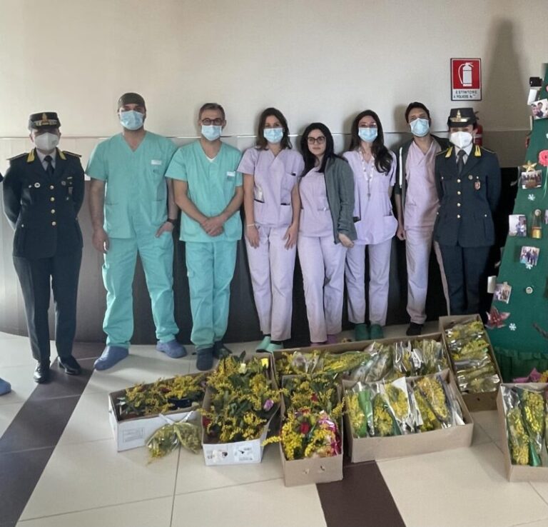 Sequestrate oltre 400 mimose: devolute al reparto di ginecologia all’ospedale “Civico”