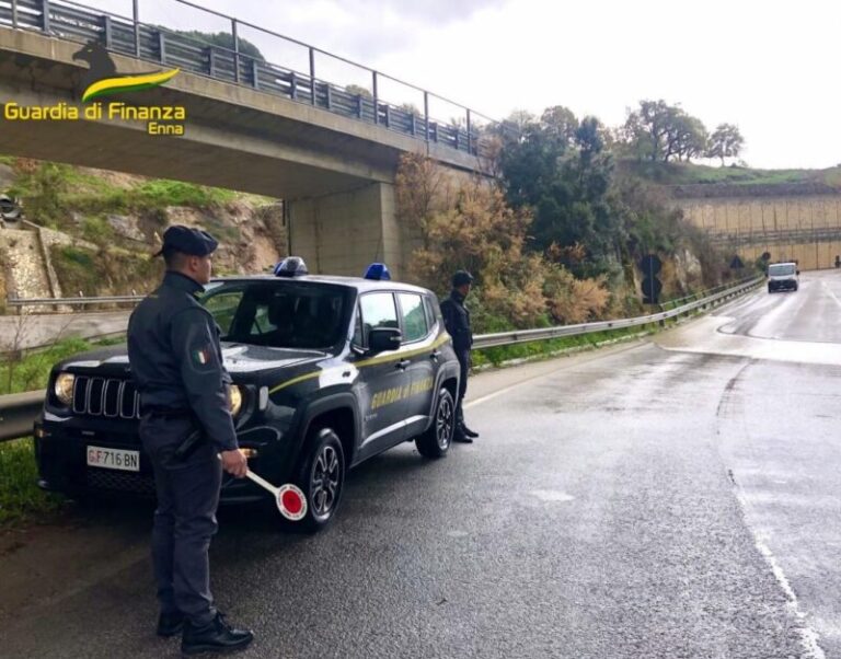 Contrasto all’abusivismo commerciale: sequestrati 1000 chili di frutta e verdura a Palermo