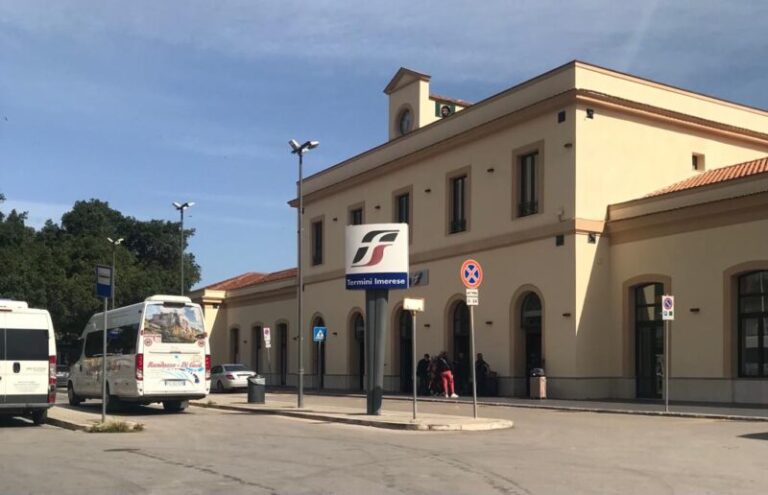 Interrotto il traffico ferroviario sulla linea Palermo-Messina: intasata la stazione di Termini Imerese