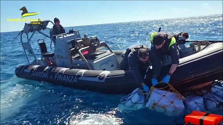 Sequestro da record a Catania: rinvenute in mare circa due tonnellate di cocaina del valore di oltre 400milioni di euro