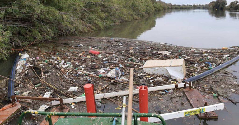 Lotta all’inquinamento: la Regione Siciliana avvia la battaglia contro la plastica nei fiumi