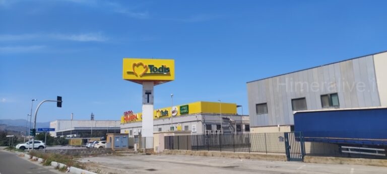 Chiude i battenti il supermercato Todis nell’area industriale di Termini Imerese FOTO