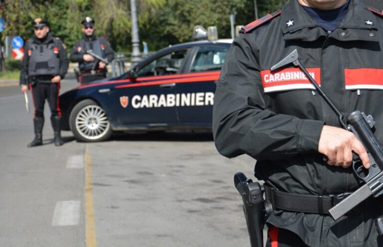 Palermo, recide i tubi del gas nella casa della ex: i carabinieri arrestano un 53enne