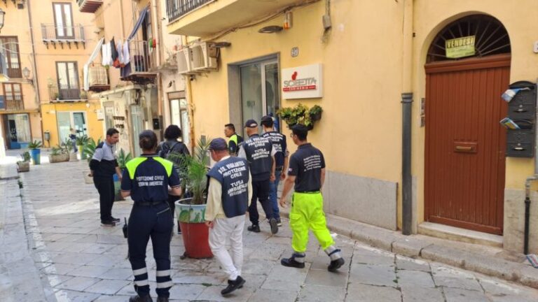 Termini Imerese: la Protezione Civile nella parte bassa della città per rifornire i cittadini rimasti senz’acqua FOTO E VIDEO