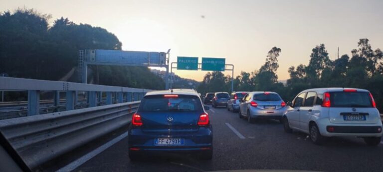 Traffico paralizzato sulla A19: lunghe code tra Altavilla Milicia e Villabate