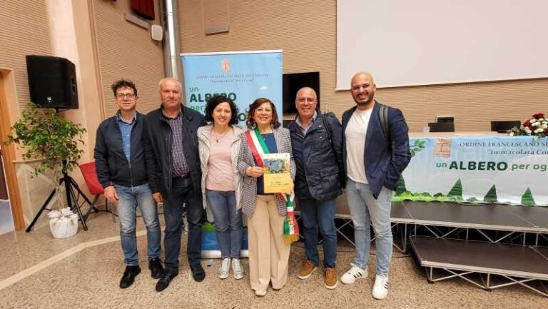 Caccamo: “Comune amico degli alberi e dei bambini” FOTO