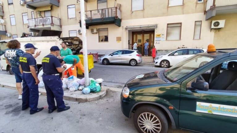 Termini Imerese: parte la raccolta “intelligente” ed anche le multe FOTO