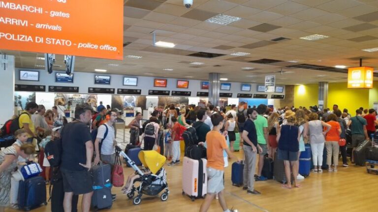 Nuove regole all’aeroporto di Palermo: ingresso in area imbarchi non prima di due ore dalla partenza