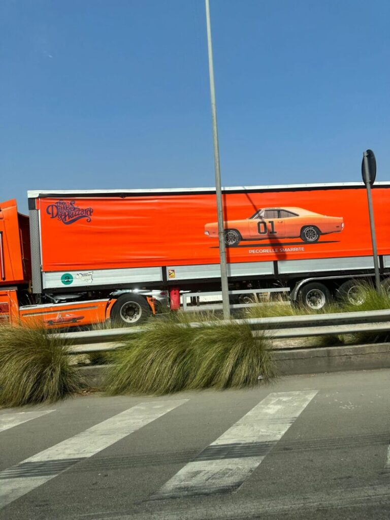 Palermo: in viale Regione Siciliana il Tir aerografato con le immagini della serie TV “Hazzard” FOTO E VIDEO