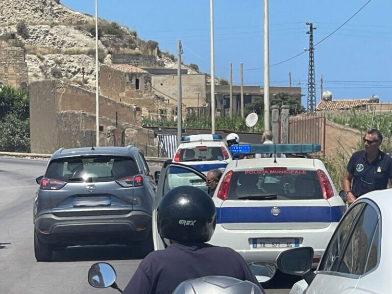 Grave incidente nei pressi del ponte San Leonardo: due feriti, traffico rallentato FOTO