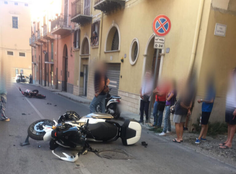 Termini Imerese: scontro frontale tra due ciclomotori in via Inguaggiato FOTO