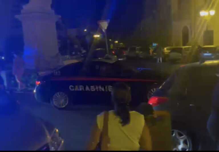 Momenti di panico a Termini Imerese: lite tra giovani in piazza Duomo VIDEO