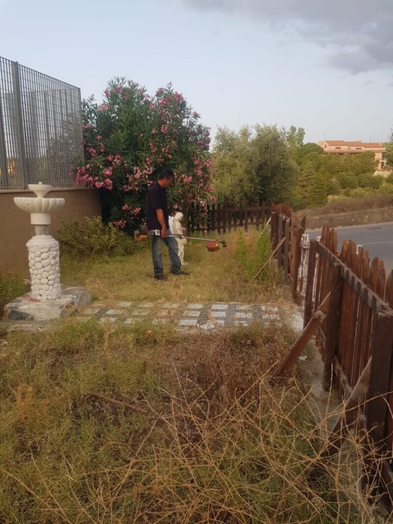 I volontari dell’associazione “Amici di via Navarra” e i residenti ripuliscono il quartiere FOTO E VIDEO