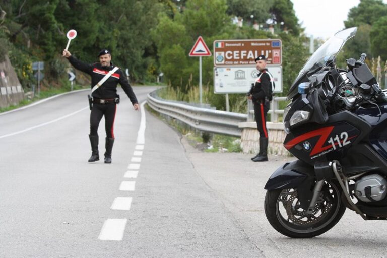 Fuga ad alta velocità a Cefalù: i carabinieri arrestano un ladro d’auto