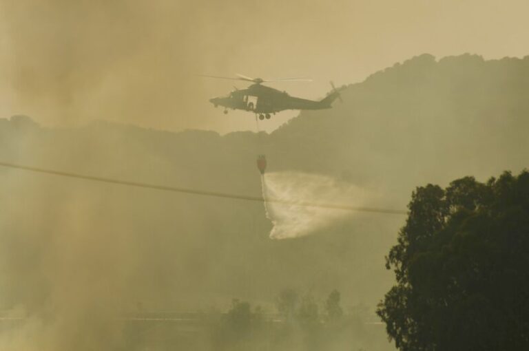 Incendi: oltre 200 interventi con gli elicotteri dell’aeronautica FOTO