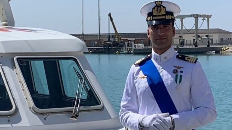 Il termitano Giuseppe Castronovo è il nuovo comandante dell’ufficio circondariale marittimo di Cetraro in Calabria FOTO