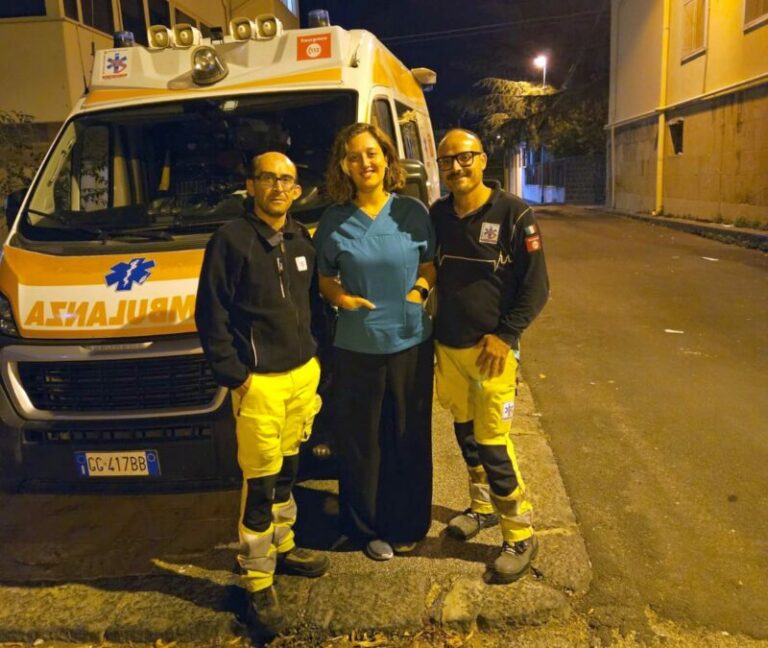 Donna partorisce in ambulanza con l’aiuto degli operatori del 118