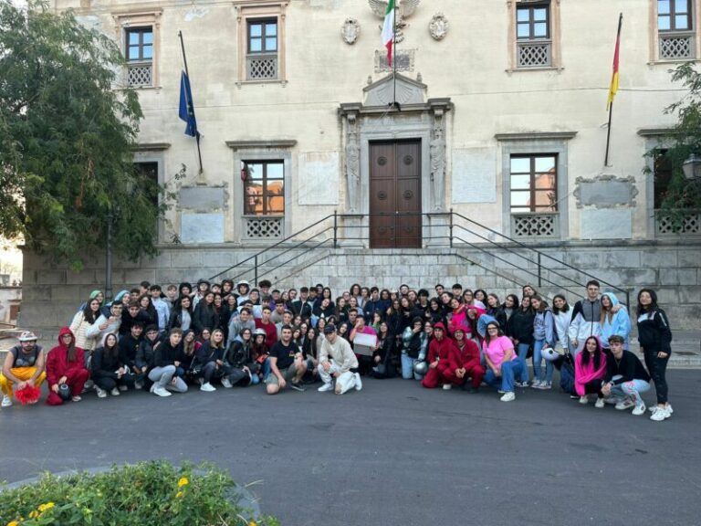 Caccia al tesoro licei Termini Imerese: vince la squadra “Pigghiativi Annabella camomilla” FOTO