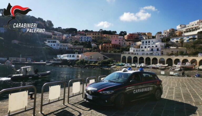 Anziano di 85 anni cade in mare dagli scogli: salvato dai carabinieri