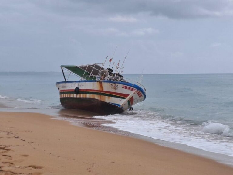 Sbarco di migranti sulla spiaggia di Marinella di Selinunte: il mare ha restituito cinque corpi senza vita FOTO