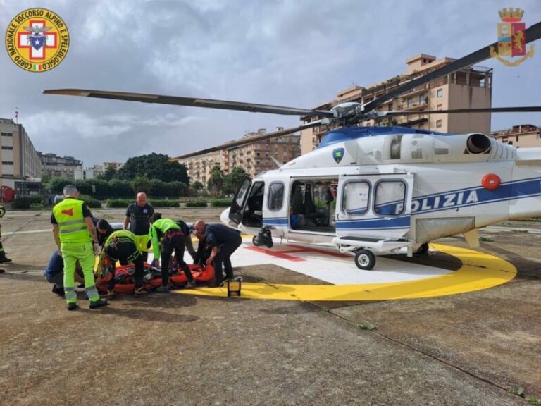 Monte Cuccio, intervento per recuperare operaio forestale ferito FOTO