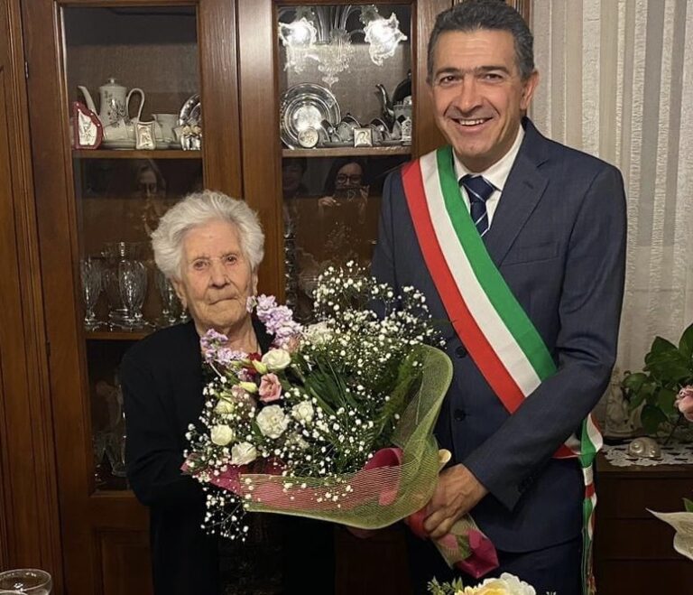 Geraci Siculo: festa per i 102 anni di Rosaria Macaluso, la terza ultracentenaria in paese nel mese di novembre