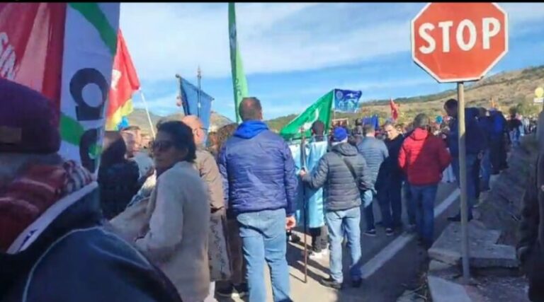 Salviamo l’ospedale di Petralia Sottana: le interviste alla manifestazione per dire no alla chiusura I VIDEO