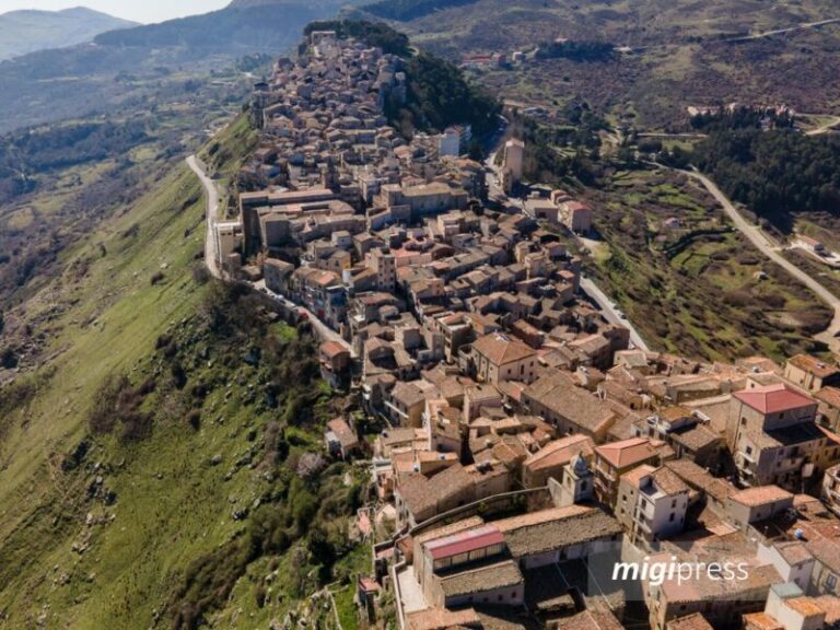 Aria di festa a Geraci Siculo: da sabato al via i mercatini di Natale