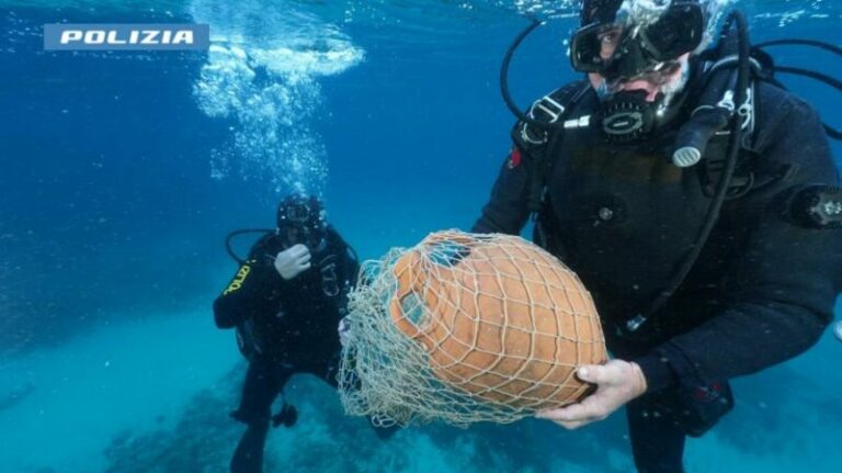 Palermo: la Polizia recupera un’anfora di rilevanza archeologica