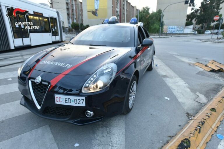 Era ai domiciliari ma deteneva sostanze stupefacenti in casa, arrestato un palermitano