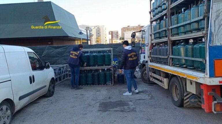 Parcheggio adibito a deposito di materiale esplodente: sequestrate 500 bombole GPL a Palermo