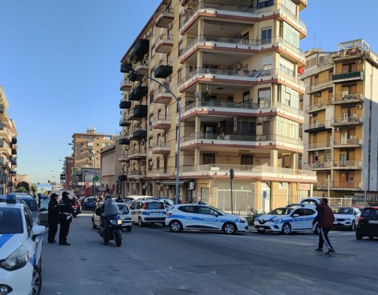 Controlli della Polizia Municipale a Palermo: sequestrati 500 chili di merce e denunciati due commercianti