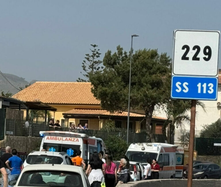 Grave incidente a Pasquetta sulla SS 113 a Trabia: tamponamento tra più auto, un ferito FOTO