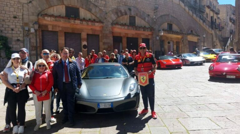 Gangi: raduno della scuderia Ferrari Club Palermo, un tour per i vicoli del borgo più bello d’Italia