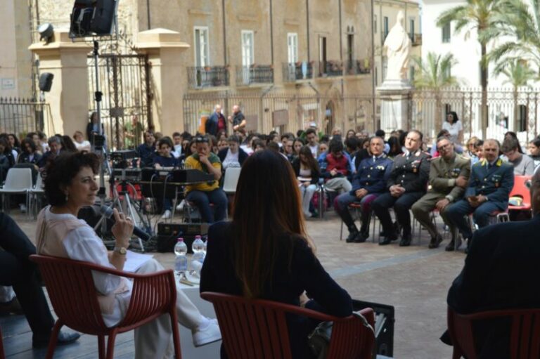 Cefalù: 500 studenti per “Semi di Legalità”, importante momento di festa e di confronto FOTO