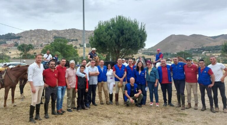 Gangi: grande partecipazione al 19° raduno dell’associazioni ippiche di Sicilia