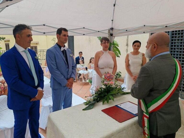 Lieto evento a Termini Imerese: coppia si unisce in matrimonio nel giardino del museo civico FOTO