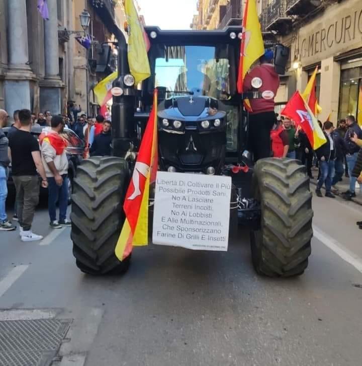 Comitati Spontanei Riuniti per le vie di Palermo per manifestare il disagio del comparto agricolo siciliano
