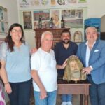 Parco delle Madonie: donata una scultura in legno di  Pasquale Mogavero, raffigurante il volto di fratel Biagio Conte